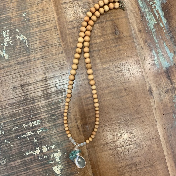 🌾 Artisan Shell Pendant Necklace - Picture 2 of 9